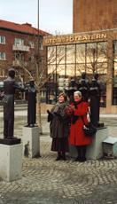 Paola and Kerstin join the choir in the Ostersund town square